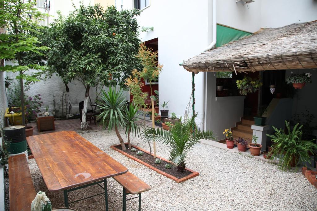 Trip'N'Hostel Тирана Екстериор снимка